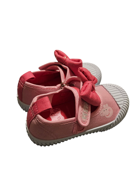 Suesse Peppa Pig Schuhe für mini Fans!