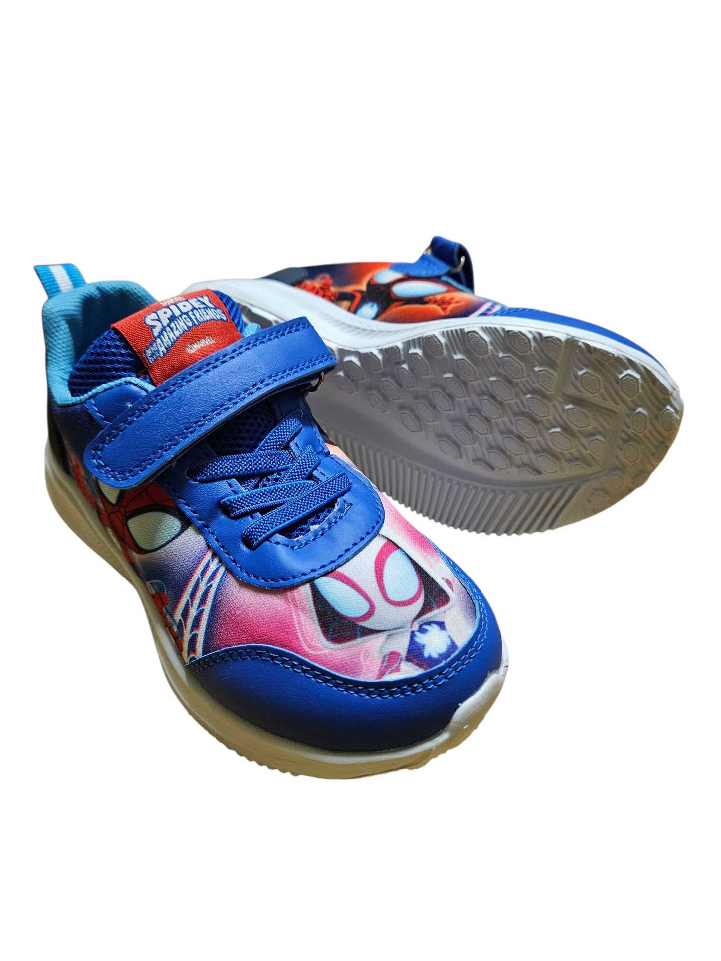 Coole Spidey Sneakers mit Marvel Design