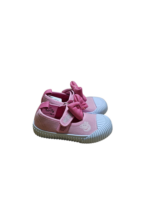 Suesse Peppa Pig Schuhe für mini Fans!